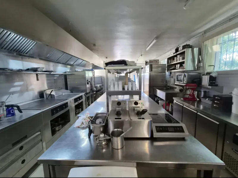 Cuisine professionnelle réalisée par Unifroid au Château Paloma